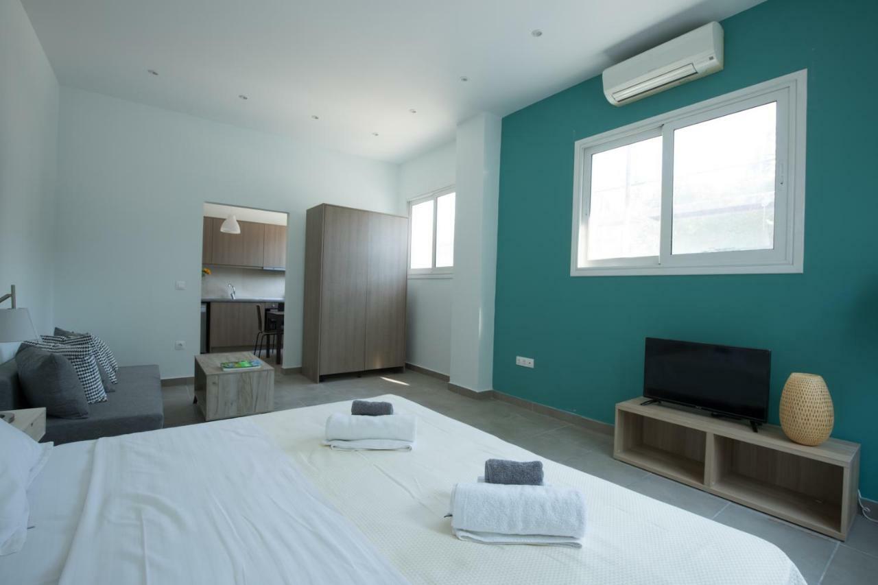 Local Hostel & Suites Potamos  Exterior photo