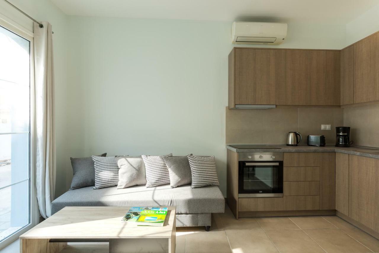 Local Hostel & Suites Potamos  Exterior photo